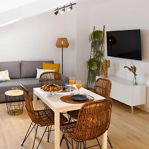 Apartamento Holidays2malaga Trinidad Renovated 1 Bedroom Penthouse Close To Center, Málaga